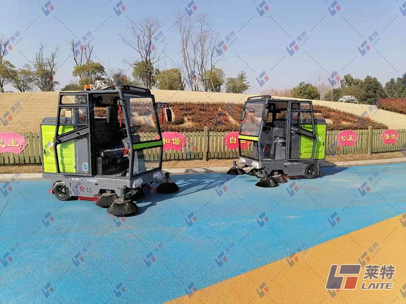 多功能电动扫地车