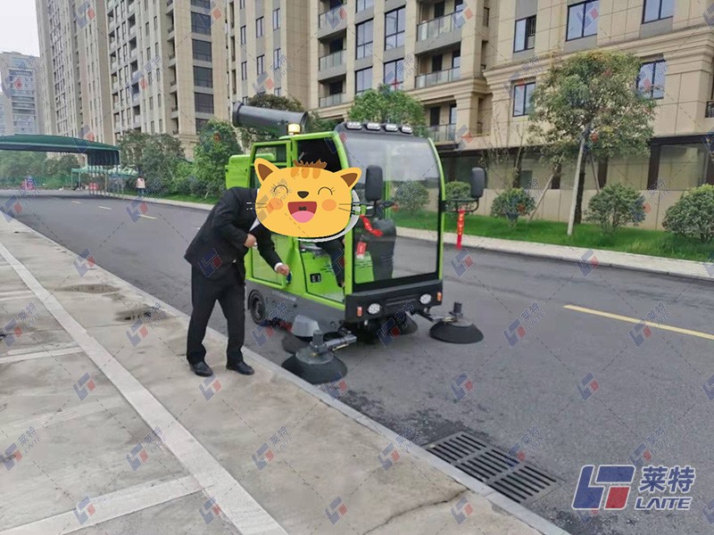 物业扫地车