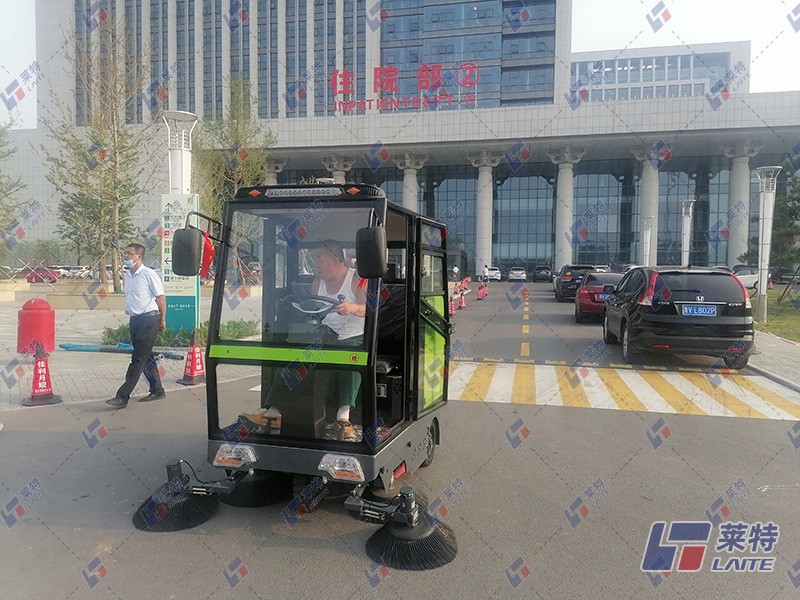 医院用电动扫地车