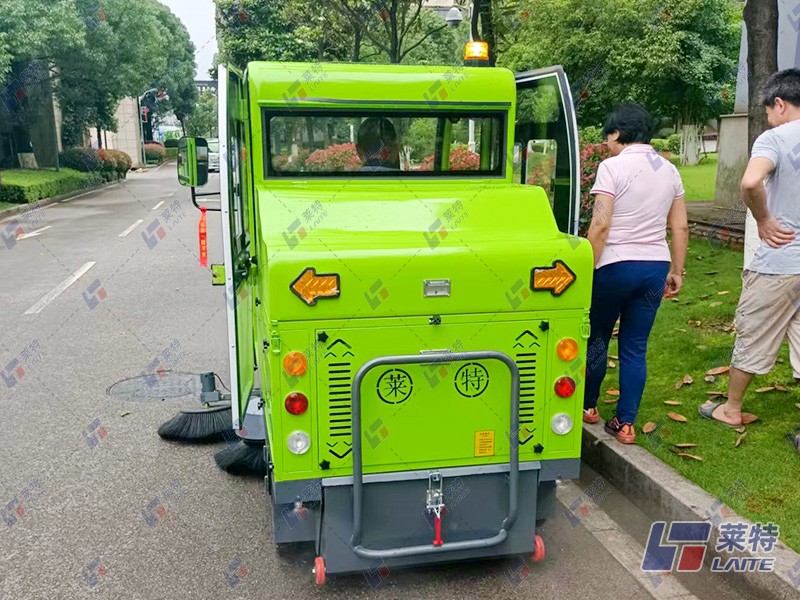 电动清扫车