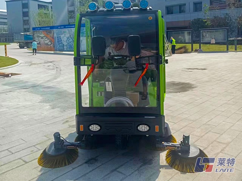 校园清扫车